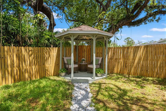 604 E LAMBRIGHT STREET, Tampa, FL 33604