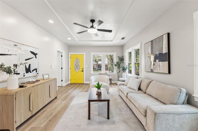 604 E LAMBRIGHT STREET, Tampa, FL 33604