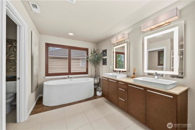27416 243rd Place SE, Maple Valley, WA 98038