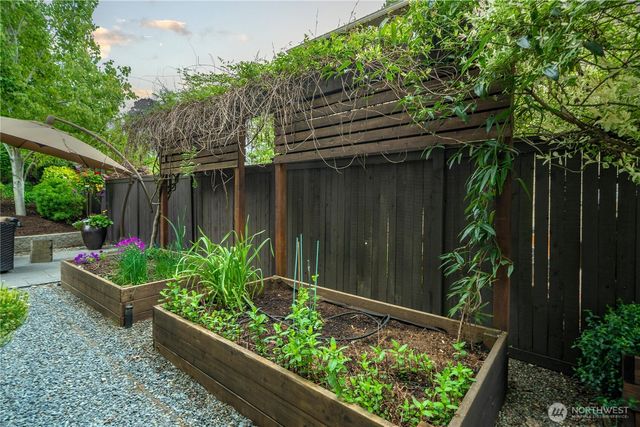 27416 243rd Place SE, Maple Valley, WA 98038