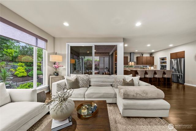 27416 243rd Place SE, Maple Valley, WA 98038