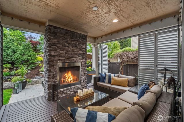 27416 243rd Place SE, Maple Valley, WA 98038