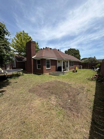 906 busby, Cedar Hill, TX 75104