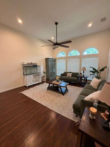 906 busby, Cedar Hill, TX 75104