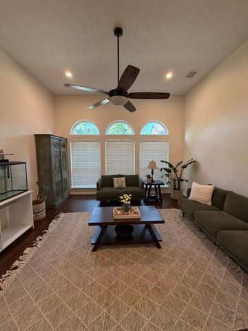 906 busby, Cedar Hill, TX 75104