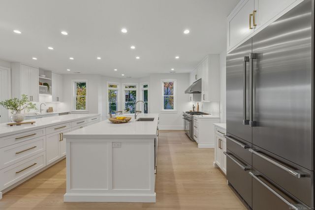 122 Brook Run Lane, Stamford, CT 06905