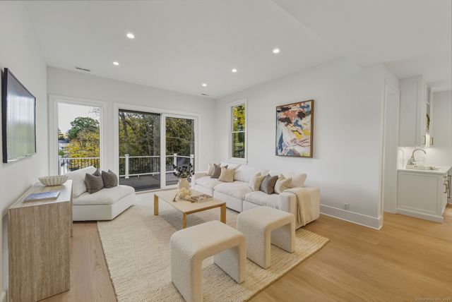 122 Brook Run Lane, Stamford, CT 06905