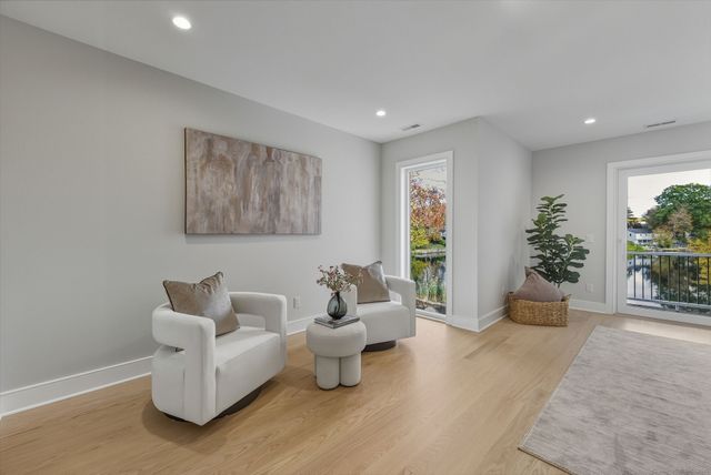 122 Brook Run Lane, Stamford, CT 06905