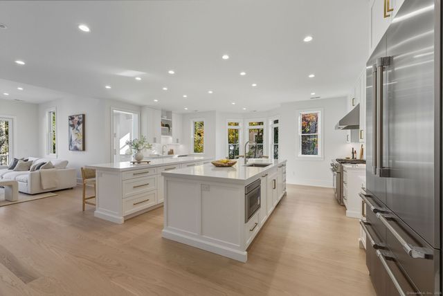 122 Brook Run Lane, Stamford, CT 06905