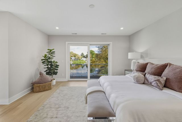 122 Brook Run Lane, Stamford, CT 06905