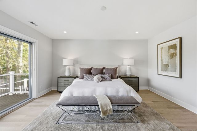 122 Brook Run Lane, Stamford, CT 06905