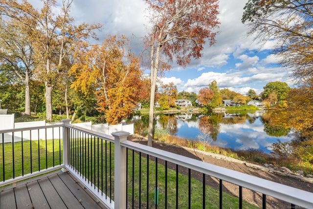 122 Brook Run Lane, Stamford, CT 06905