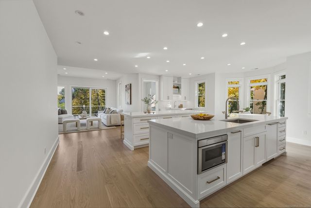 122 Brook Run Lane, Stamford, CT 06905