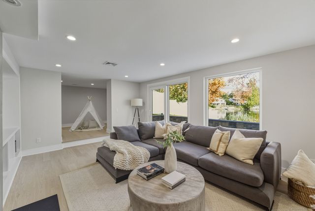 122 Brook Run Lane, Stamford, CT 06905