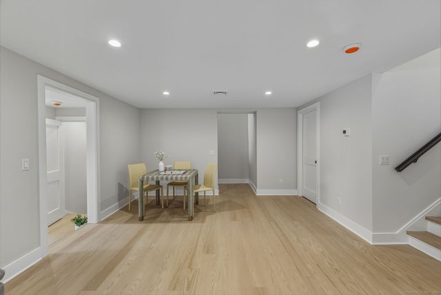 122 Brook Run Lane, Stamford, CT 06905