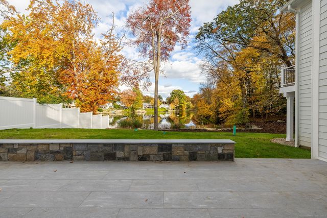 122 Brook Run Lane, Stamford, CT 06905