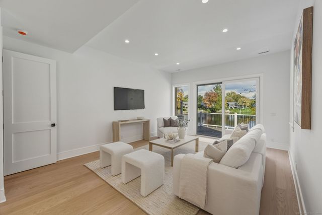 122 Brook Run Lane, Stamford, CT 06905