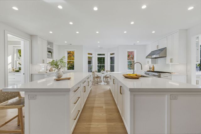 122 Brook Run Lane, Stamford, CT 06905