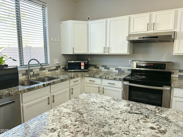 4046 E Saint John Road, Phoenix, AZ 85032