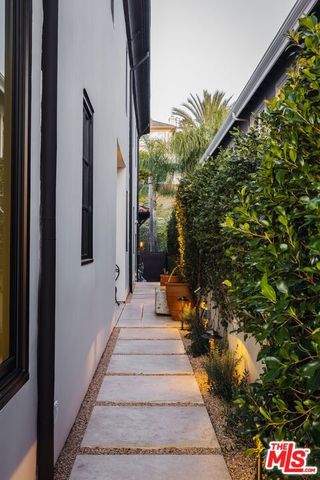 16736 Via Pacifica, Pacific Palisades (los Angeles), CA 90272