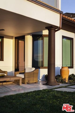 16736 Via Pacifica, Pacific Palisades (los Angeles), CA 90272