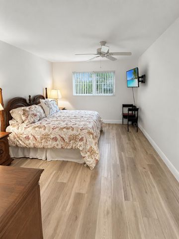 27 COLONIAL CLUB Drive 105, Boynton Beach, FL 33435