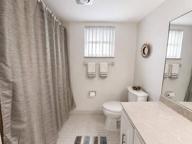 27 COLONIAL CLUB Drive 105, Boynton Beach, FL 33435