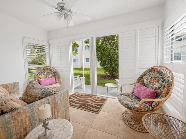 27 COLONIAL CLUB Drive 105, Boynton Beach, FL 33435