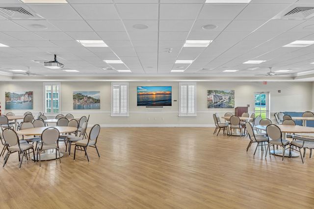 27 COLONIAL CLUB Drive 105, Boynton Beach, FL 33435