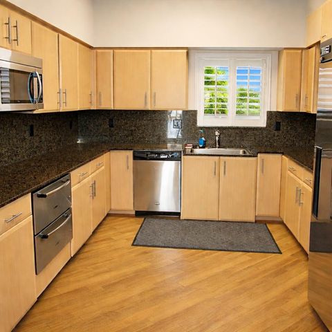 27 COLONIAL CLUB Drive 105, Boynton Beach, FL 33435