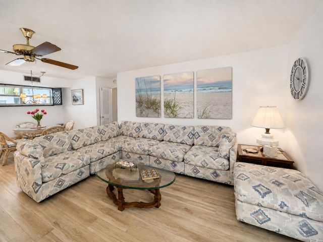 27 COLONIAL CLUB Drive 105, Boynton Beach, FL 33435