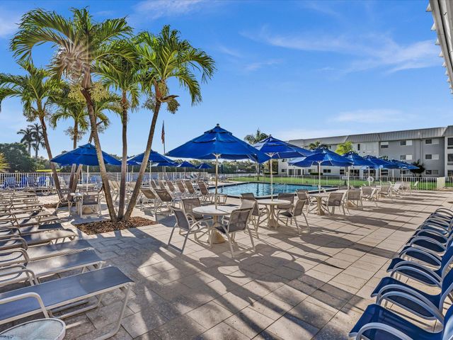 27 COLONIAL CLUB Drive 105, Boynton Beach, FL 33435