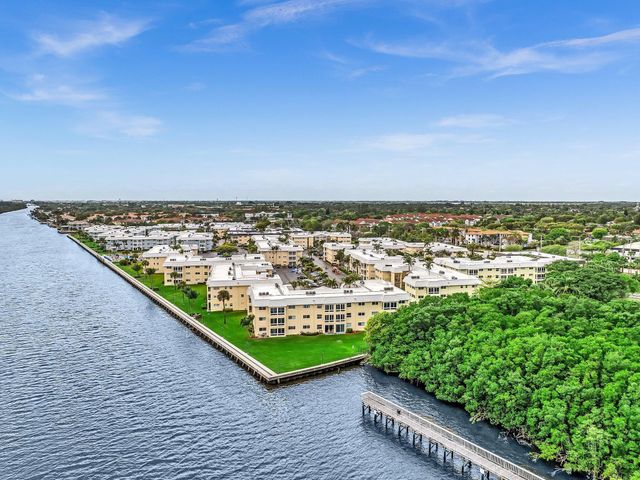 27 COLONIAL CLUB Drive 105, Boynton Beach, FL 33435