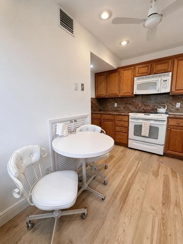 27 COLONIAL CLUB Drive 105, Boynton Beach, FL 33435