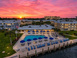 27 COLONIAL CLUB Drive 105, Boynton Beach, FL 33435