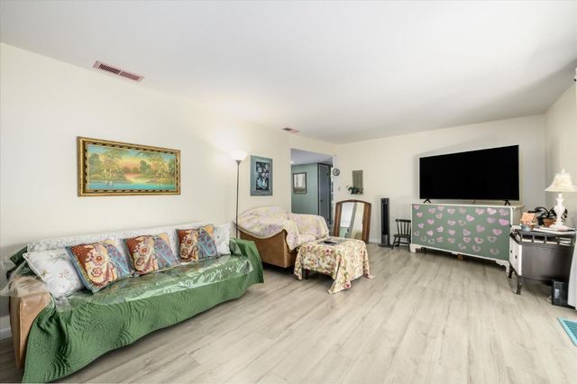 5034 Robander St, Carmichael, CA 95608