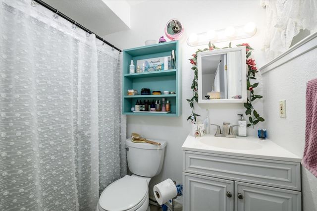 5034 Robander St, Carmichael, CA 95608