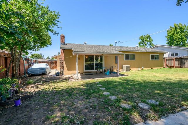5034 Robander St, Carmichael, CA 95608