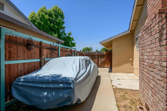 5034 Robander St, Carmichael, CA 95608