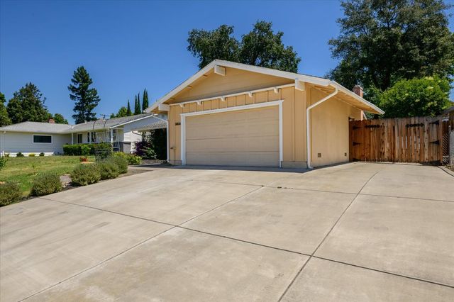 5034 Robander St, Carmichael, CA 95608