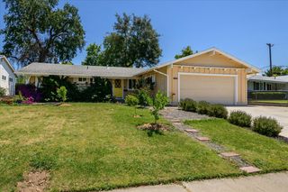 5034 Robander St, Carmichael, CA 95608