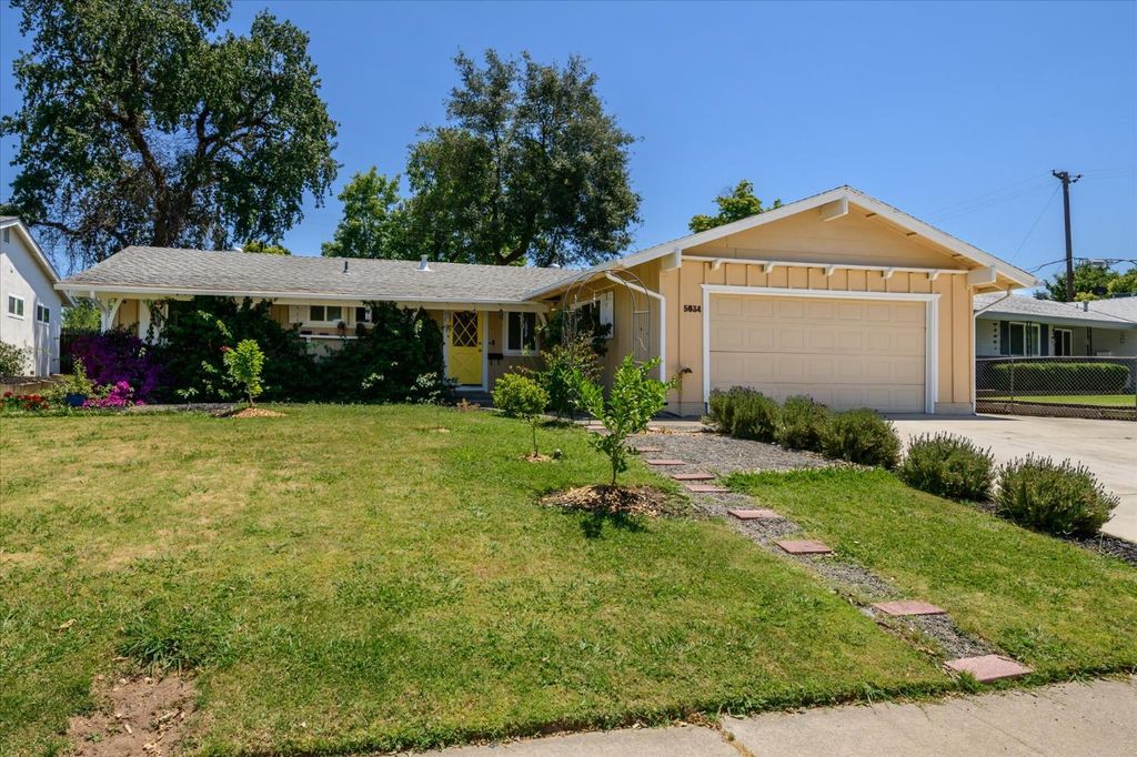5034 Robander St, Carmichael, CA 95608
