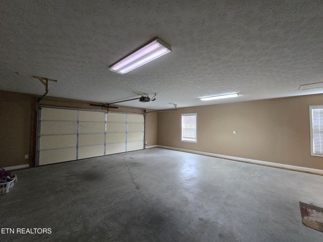5586 Thompsie Drive, Russellville, TN 37860