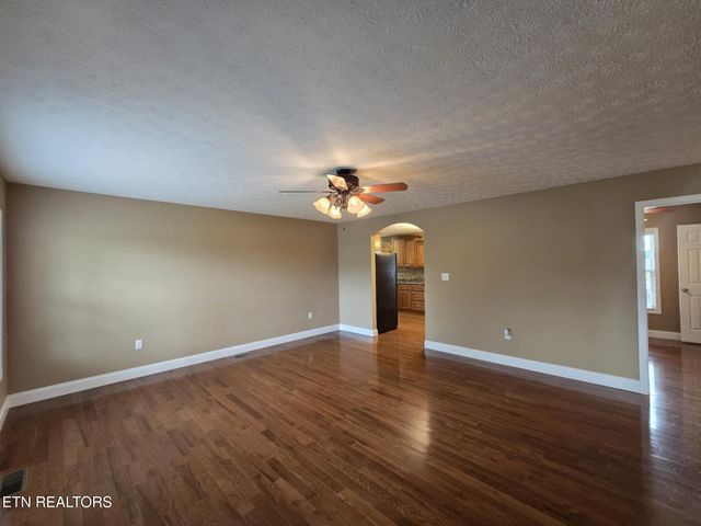 5586 Thompsie Drive, Russellville, TN 37860