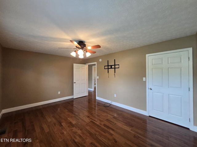 5586 Thompsie Drive, Russellville, TN 37860