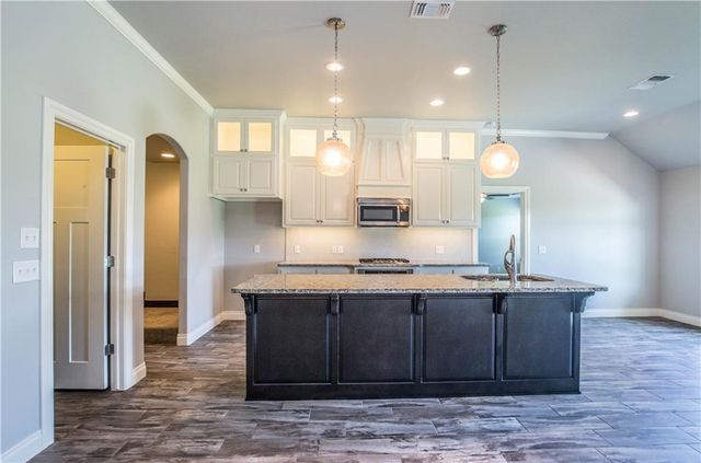 2024 Sweetgrass Circle, Edmond, OK 73013