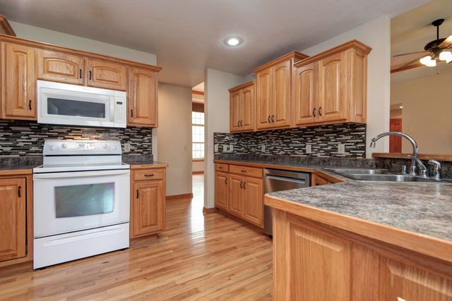 630 Meadowgate Drive, Springfield, MO 65803