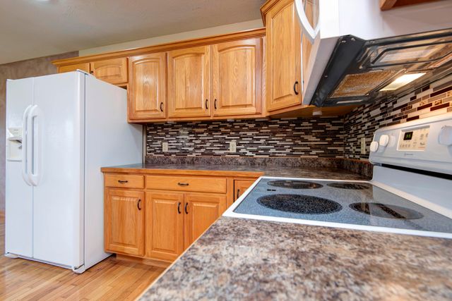 630 Meadowgate Drive, Springfield, MO 65803