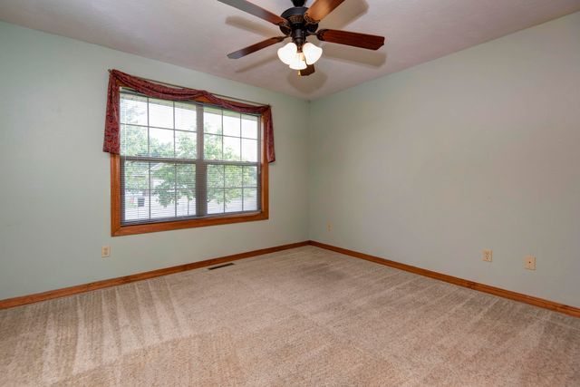 630 Meadowgate Drive, Springfield, MO 65803