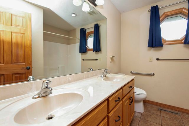 630 Meadowgate Drive, Springfield, MO 65803